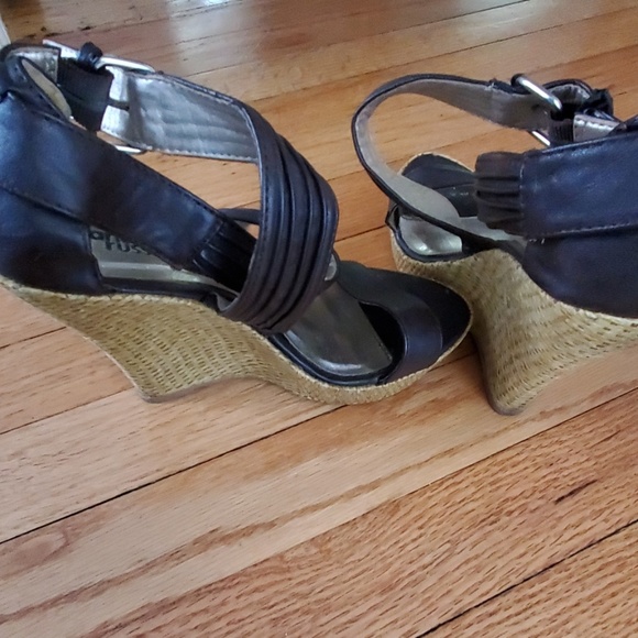 Shoes - Picture 2 of 4